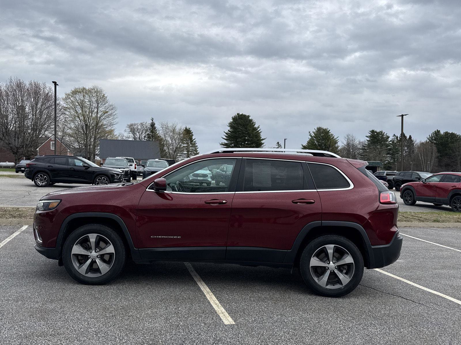 Used 2019 Jeep Cherokee Limited AWD/4WD image 9