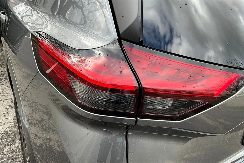 Used 2025 Nissan Rogue SV image 22