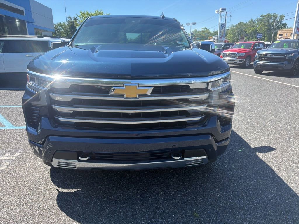 Used 2023 Chevrolet Silverado 1500 High Country w/ Technology Package AWD/4WD image 3