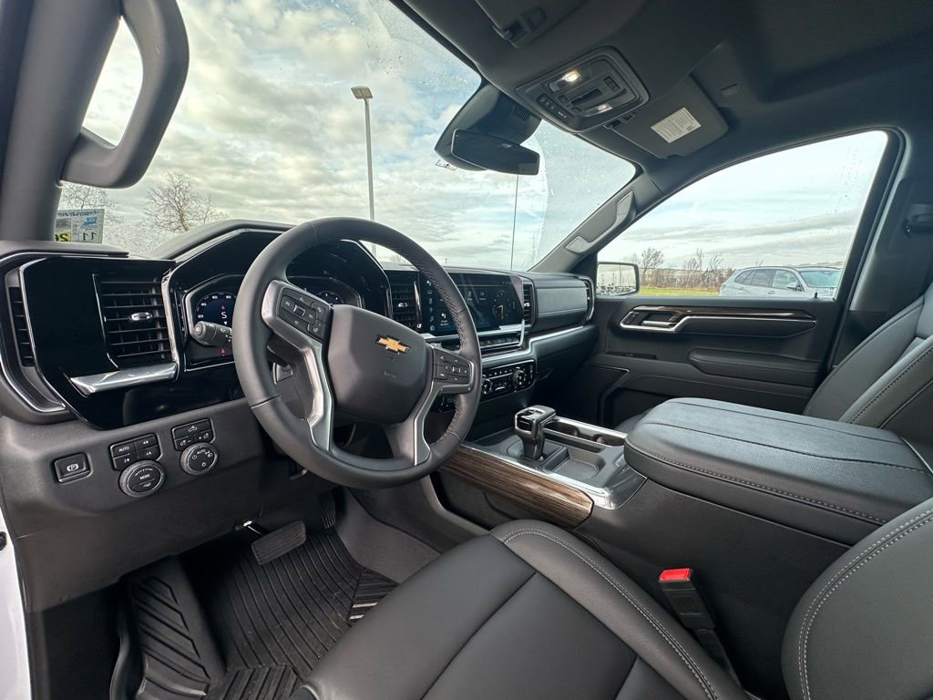 Used 2025 Chevrolet Silverado 1500 LT w/ Z71 Off-Road Package image 8