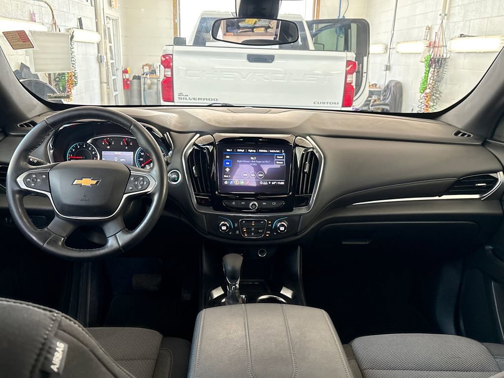 Used 2023 Chevrolet Traverse LT FWD image 16