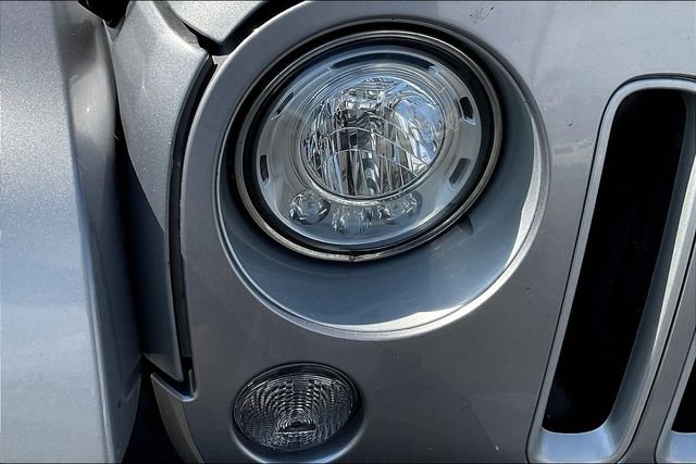 Used 2018 Jeep Wrangler Sahara w/ Connectivity Group image 26