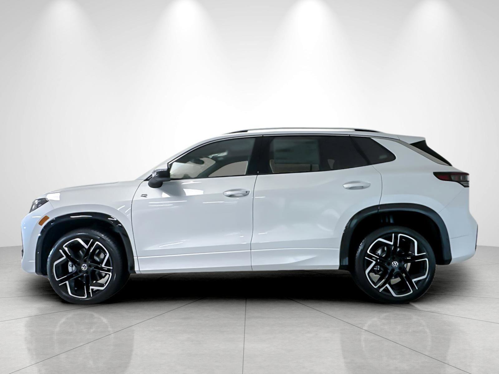 New 2026 Volkswagen Tiguan SEL R-Line AWD/4WD image 2
