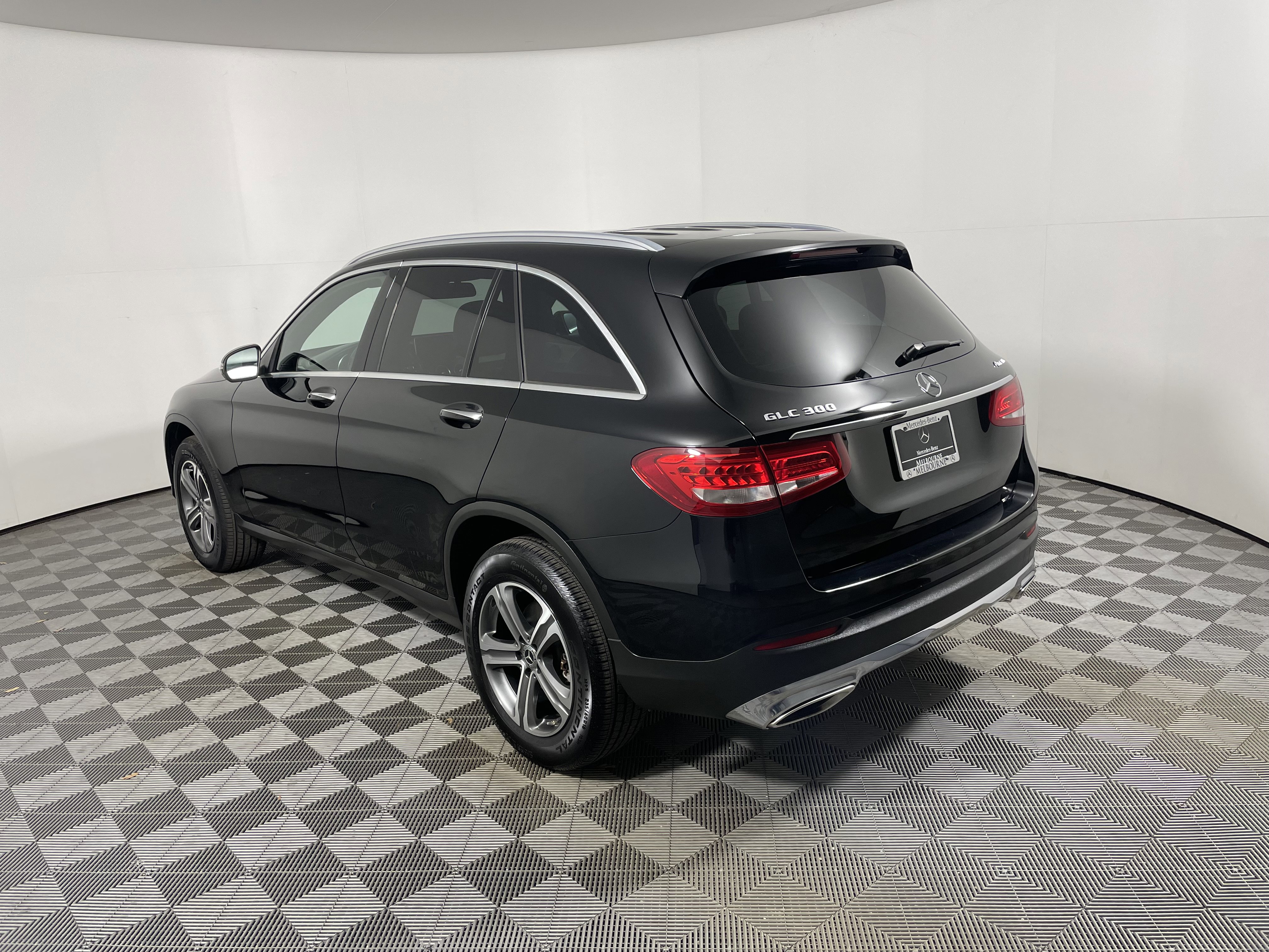 Used 2019 Mercedes-Benz GLC 300 4MATIC image 3