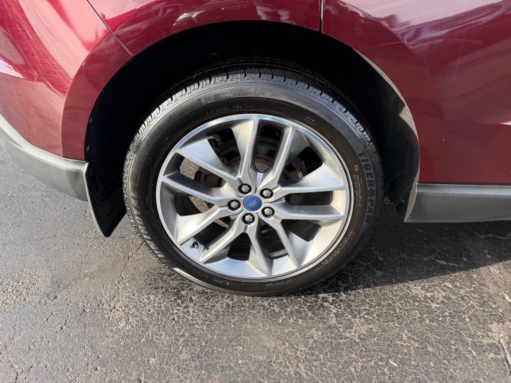Used 2017 Ford Edge Titanium w/ Equipment Group 301A AWD/4WD image 10