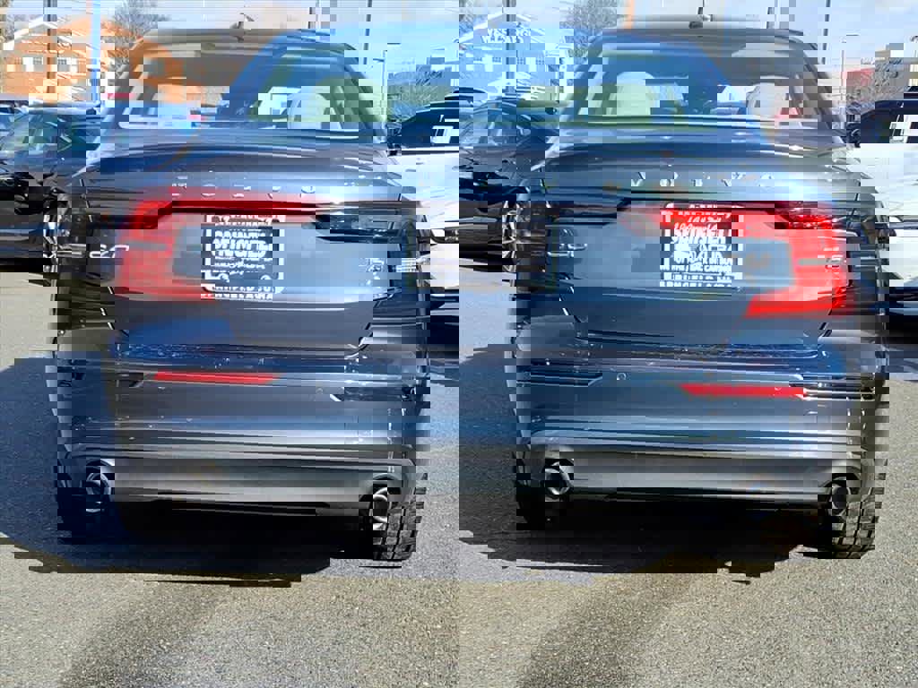 Used 2020 Volvo S60 T6 Momentum image 5