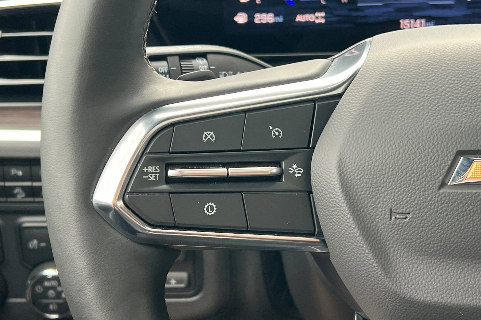 Used 2025 Chevrolet Suburban LT w/ Comfort Package image 30