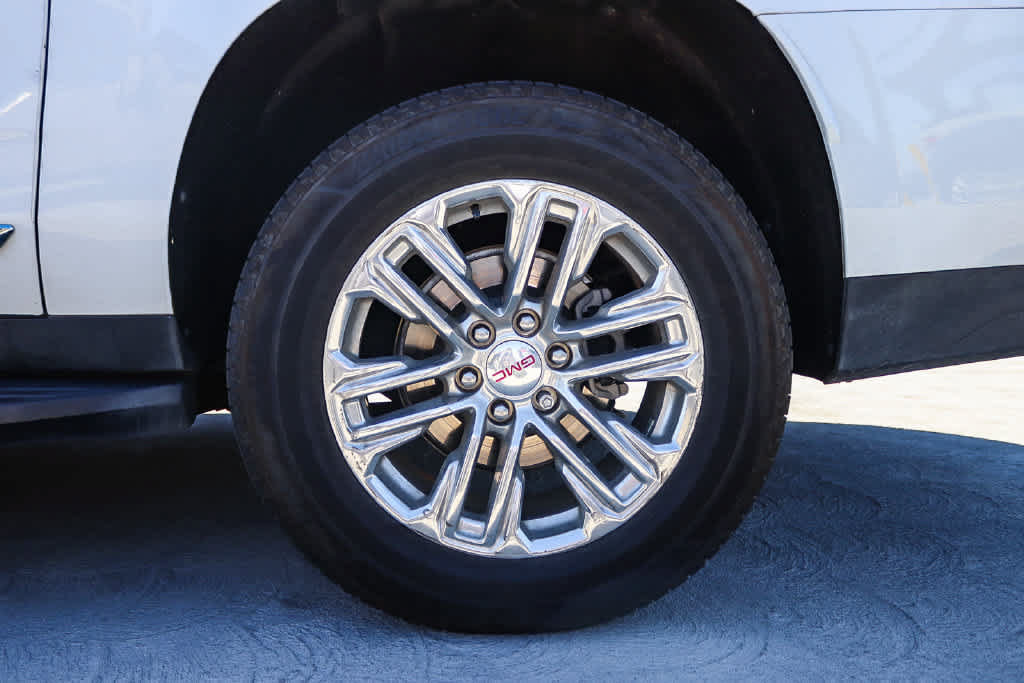Used 2023 GMC Yukon XL SLT w/ SLT Luxury Package AWD/4WD image 10