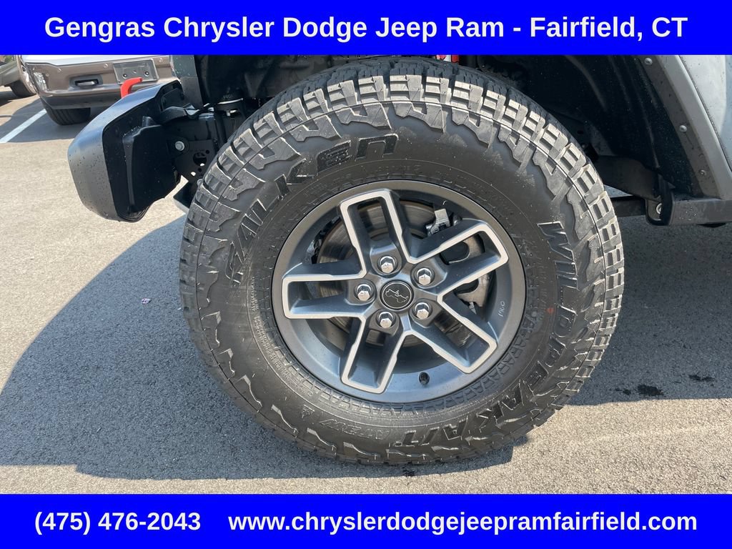 Certified 2025 Jeep Gladiator Mojave w/ Safety Group AWD/4WD image 12