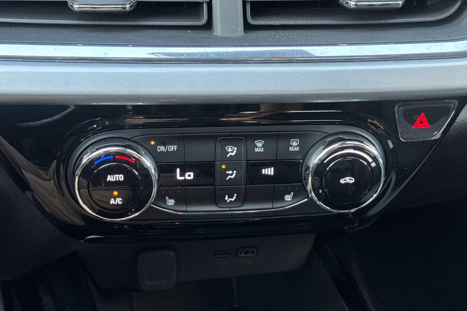 Used 2026 Chevrolet Trax LT w/ LT Convenience Package FWD image 51