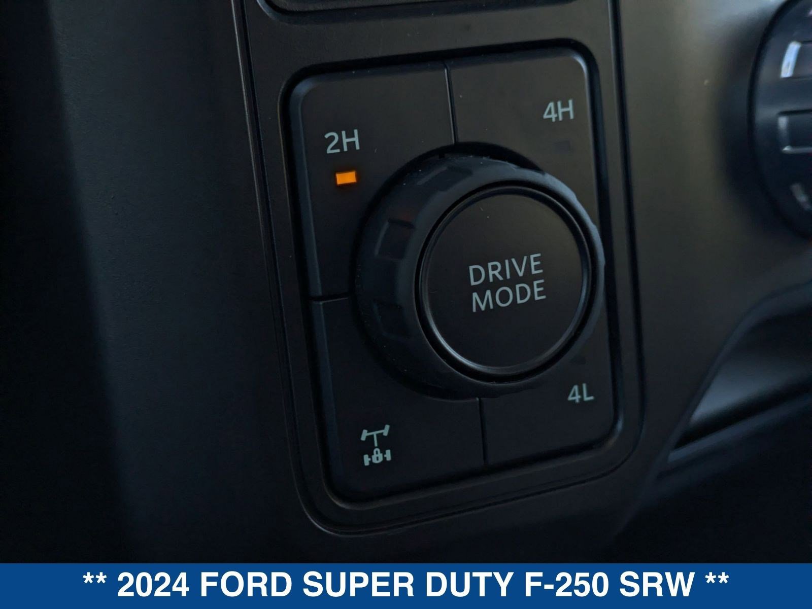 Used 2024 Ford F250 Lariat w/ Chrome Package image 31