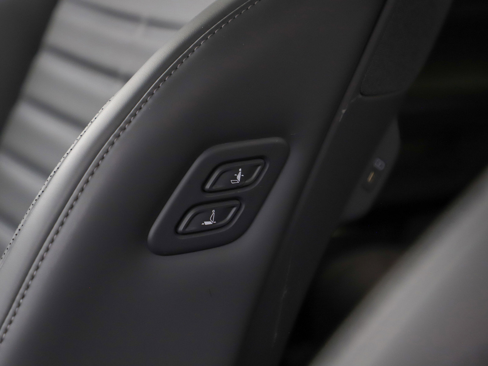 Used 2024 Kia EV9 Land image 34