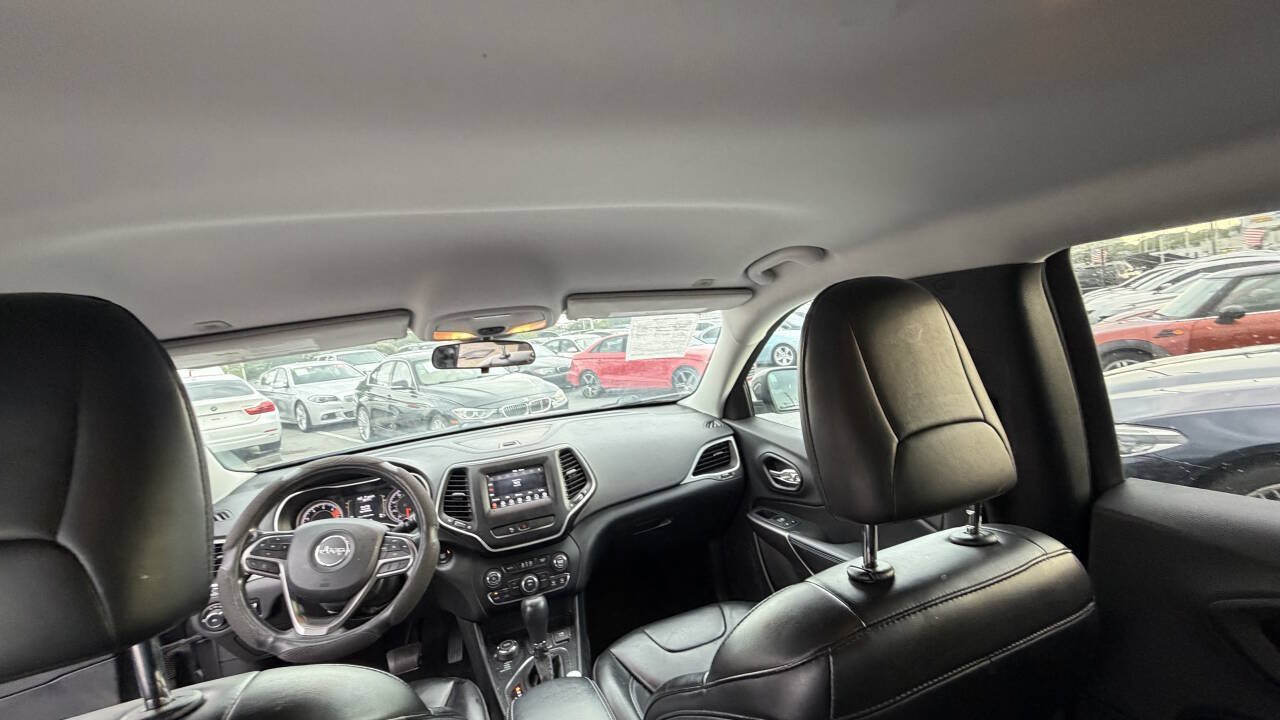 Used 2019 Jeep Cherokee Latitude Plus w/ Cold Weather Group AWD/4WD image 15