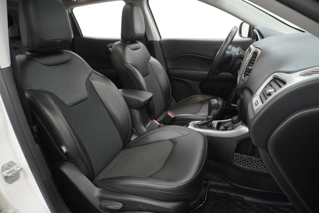 Certified 2020 Jeep Compass Latitude image 48