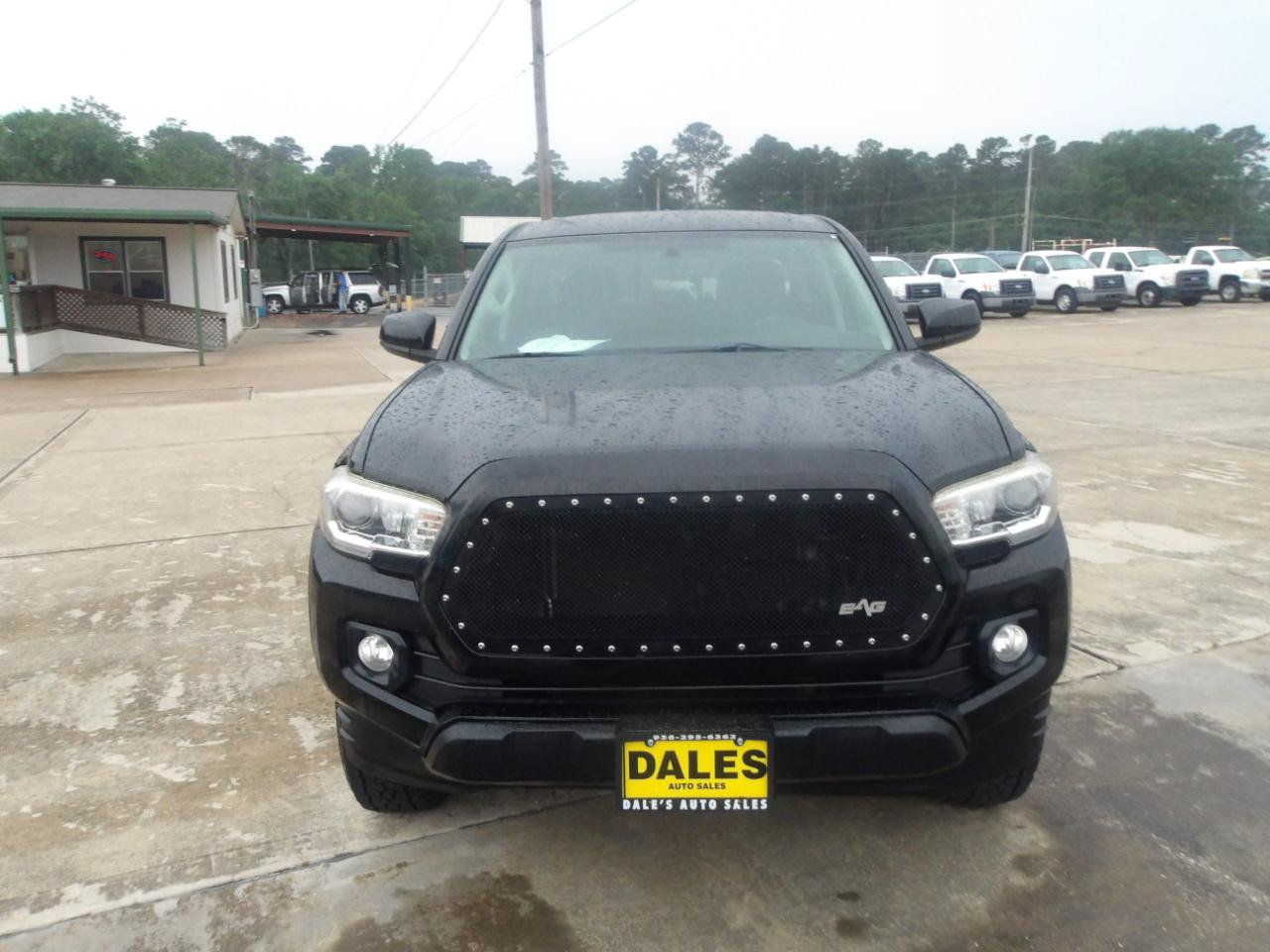 Used 2017 Toyota Tacoma SR5 w/ Tow Package RWD image 3