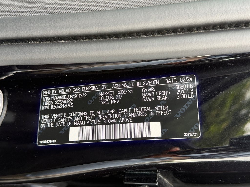 Certified 2024 Volvo XC60 T8 Ultimate AWD/4WD image 30