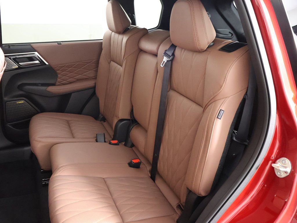 New 2025 Mitsubishi Outlander SEL image 35