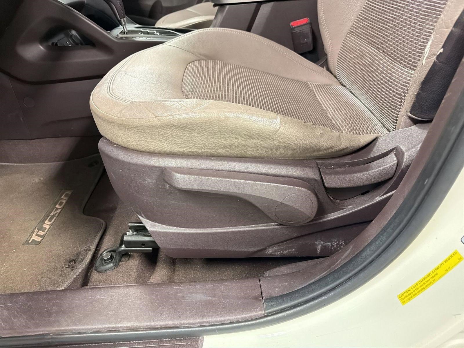 Used 2011 Hyundai Tucson GLS image 12
