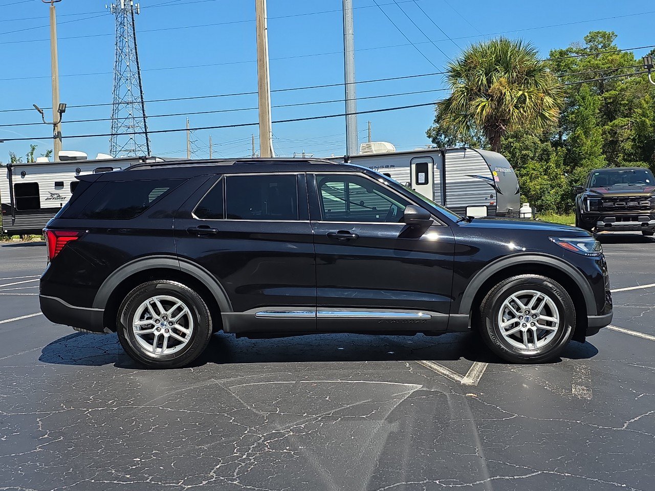 Used 2025 Ford Explorer Active w/ Active Comfort Package RWD image 8