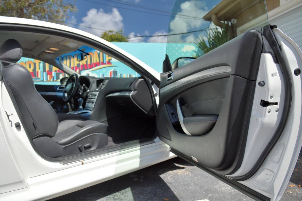 Used 2014 INFINITI Q60 Journey w/ Premium Package image 30