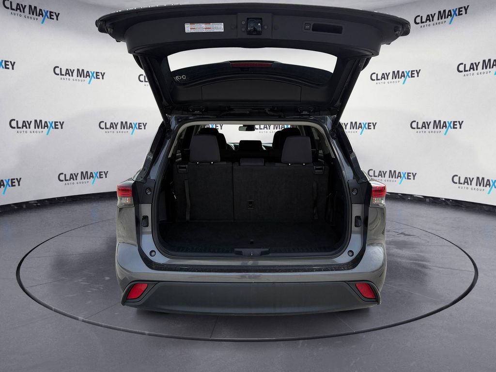 Used 2024 Toyota Highlander LE image 16