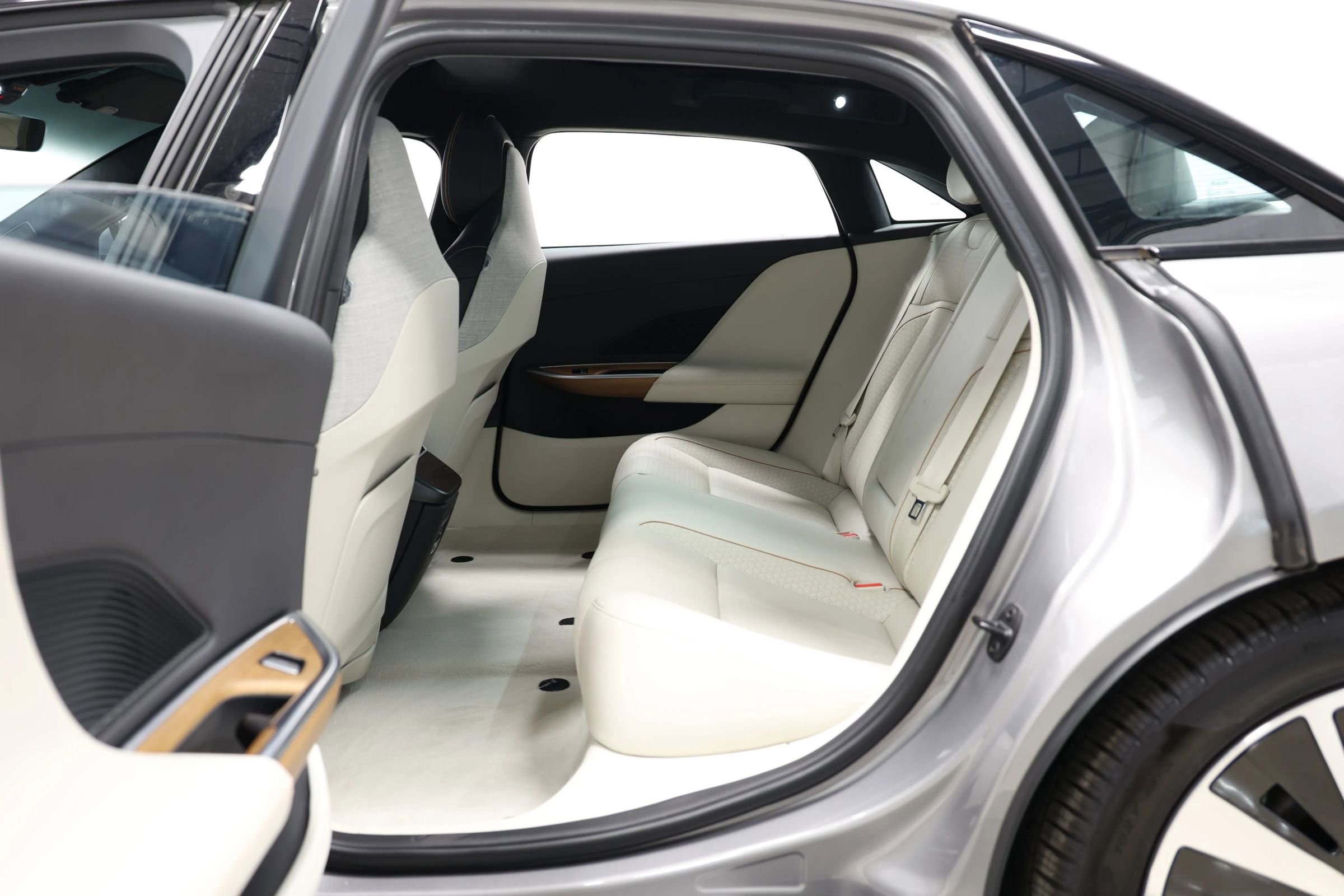 Used 2023 Lucid Air Grand Touring image 46