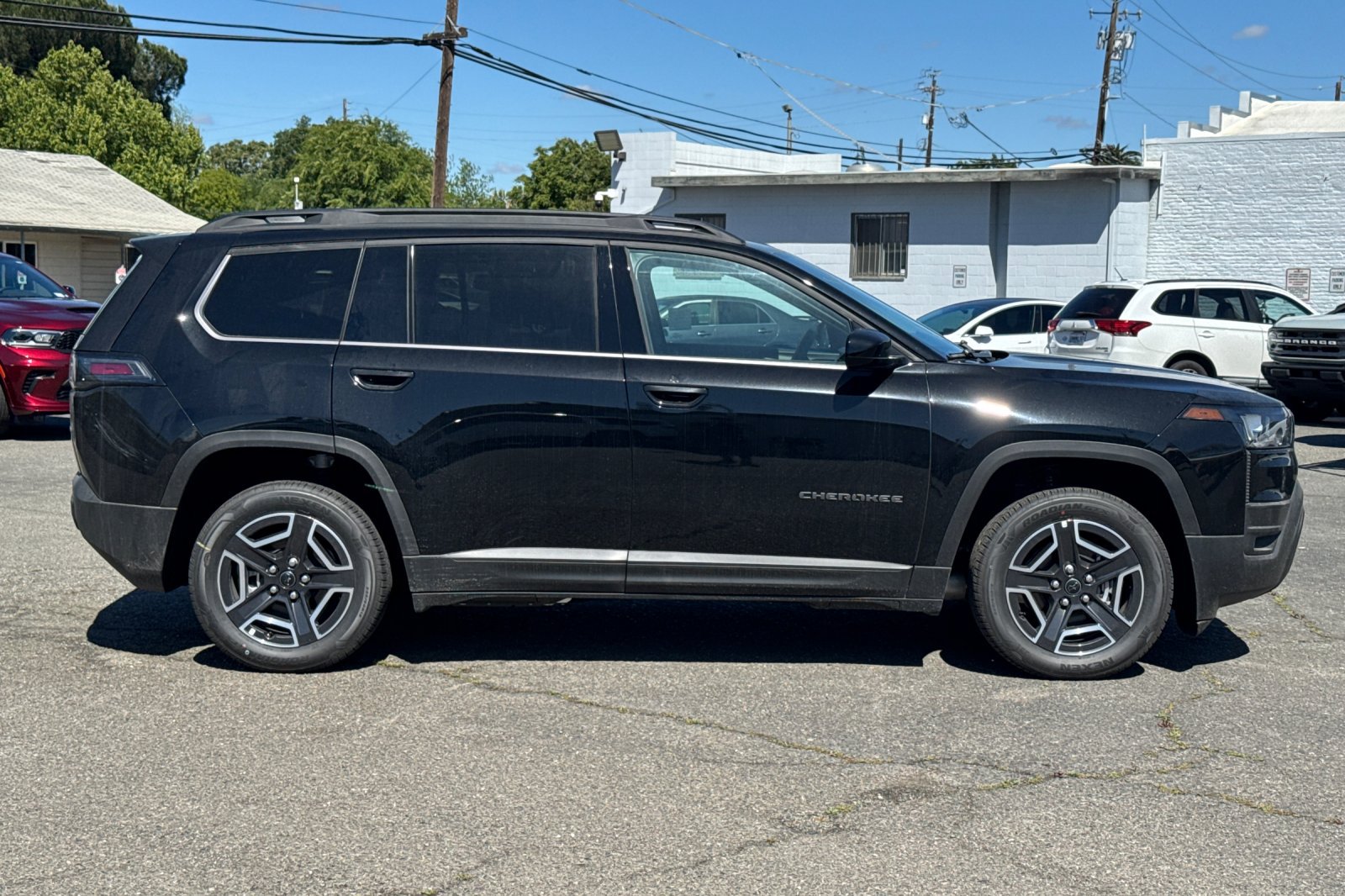 New 2026 Jeep Cherokee Laredo AWD/4WD image 2