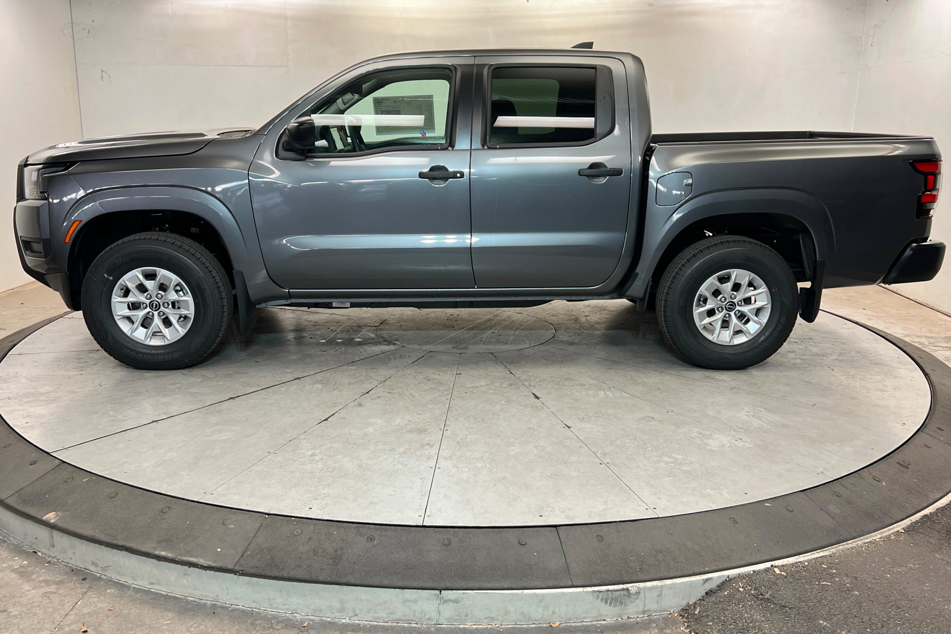 New 2026 Nissan Frontier S image 2