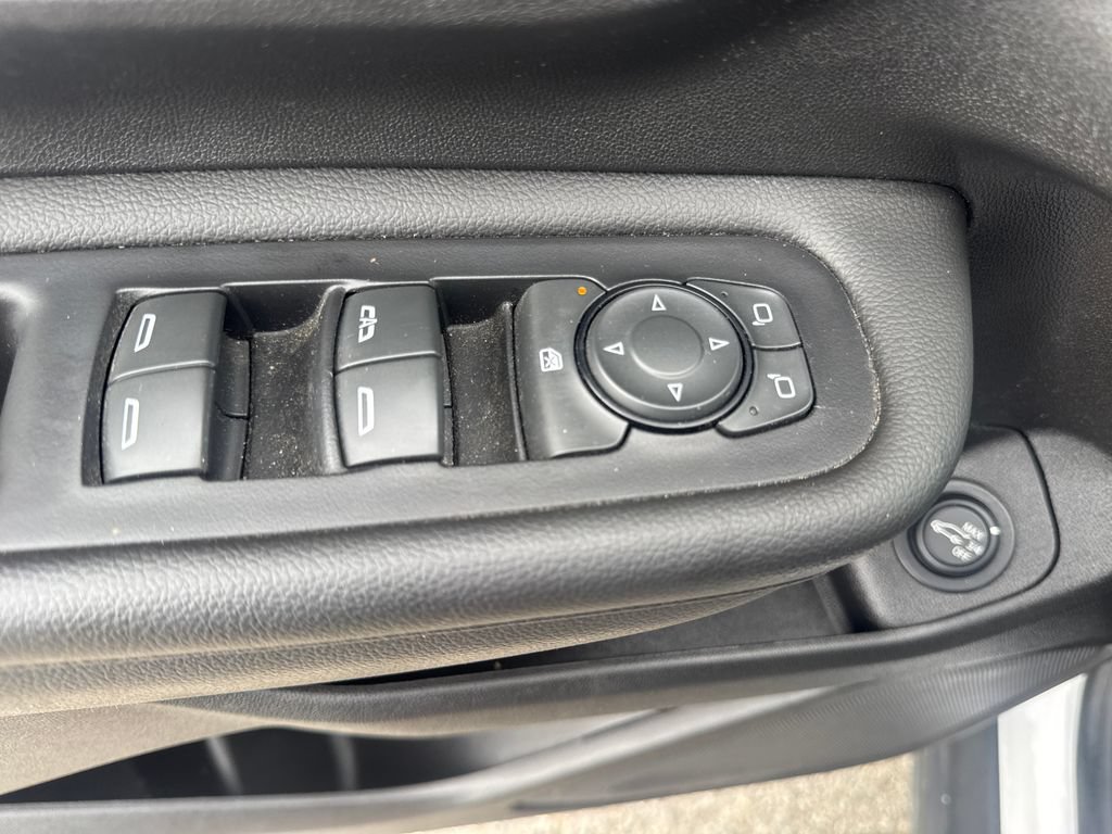 Used 2023 GMC Terrain SLE w/ Driver Convenience Package AWD/4WD image 18