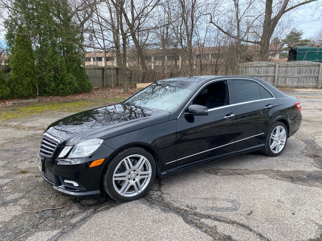 Used 2010 Mercedes-Benz E 550 4MATIC Sedan image 1