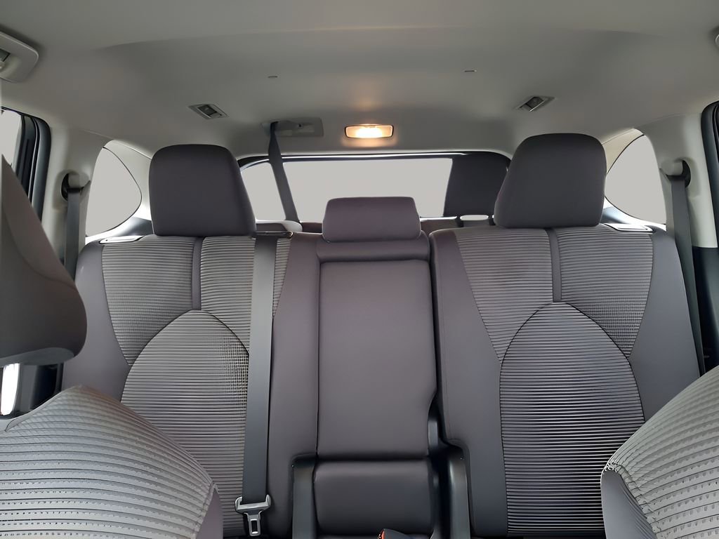 Used 2025 Toyota Highlander LE image 43