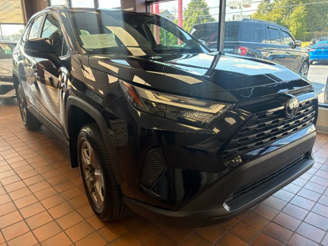 Used 2025 Toyota RAV4 XLE FWD image 1
