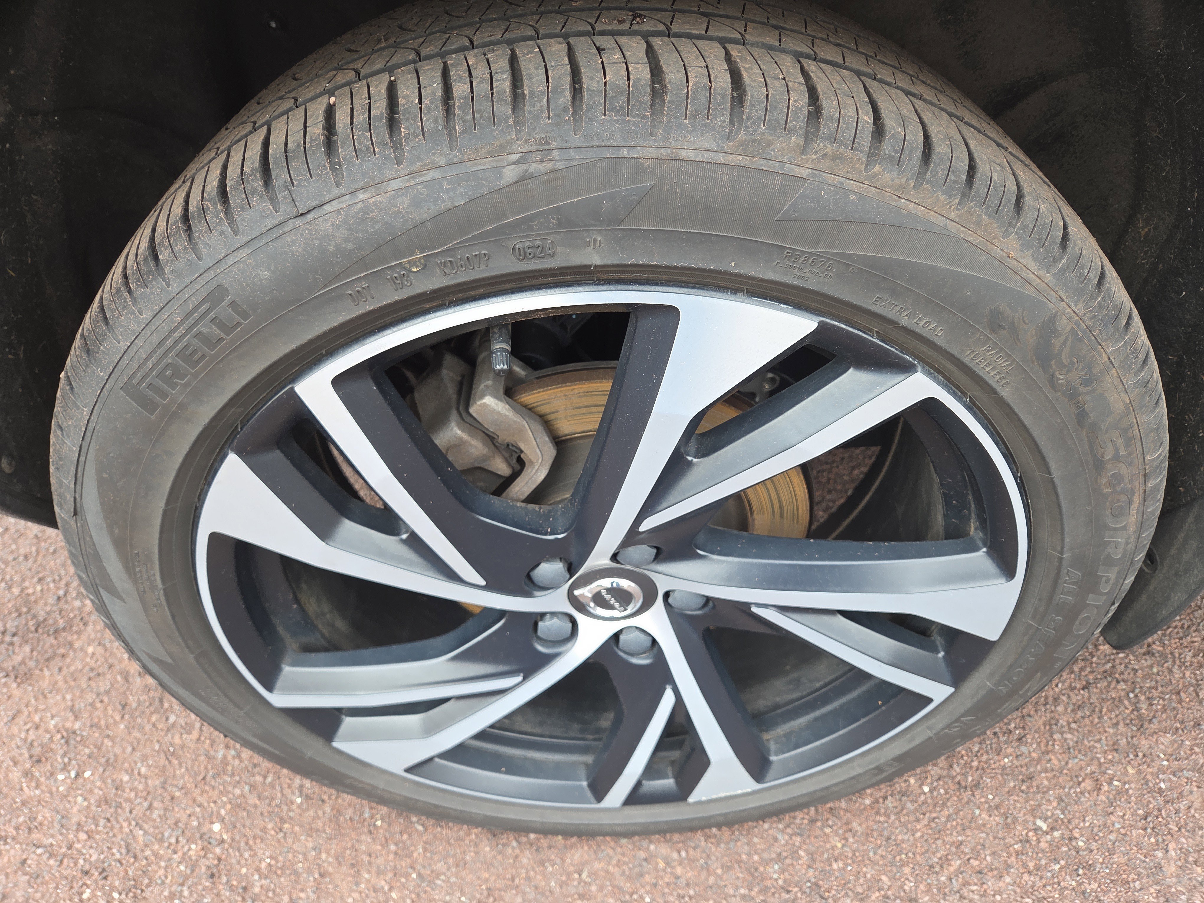 Used 2021 Volvo XC40 T5 R-Design w/ Climate Package image 10