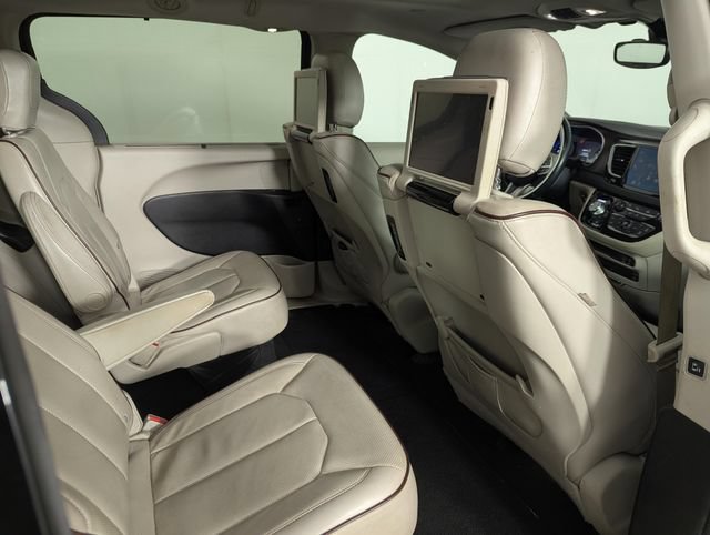 Used 2017 Chrysler Pacifica Limited FWD image 18
