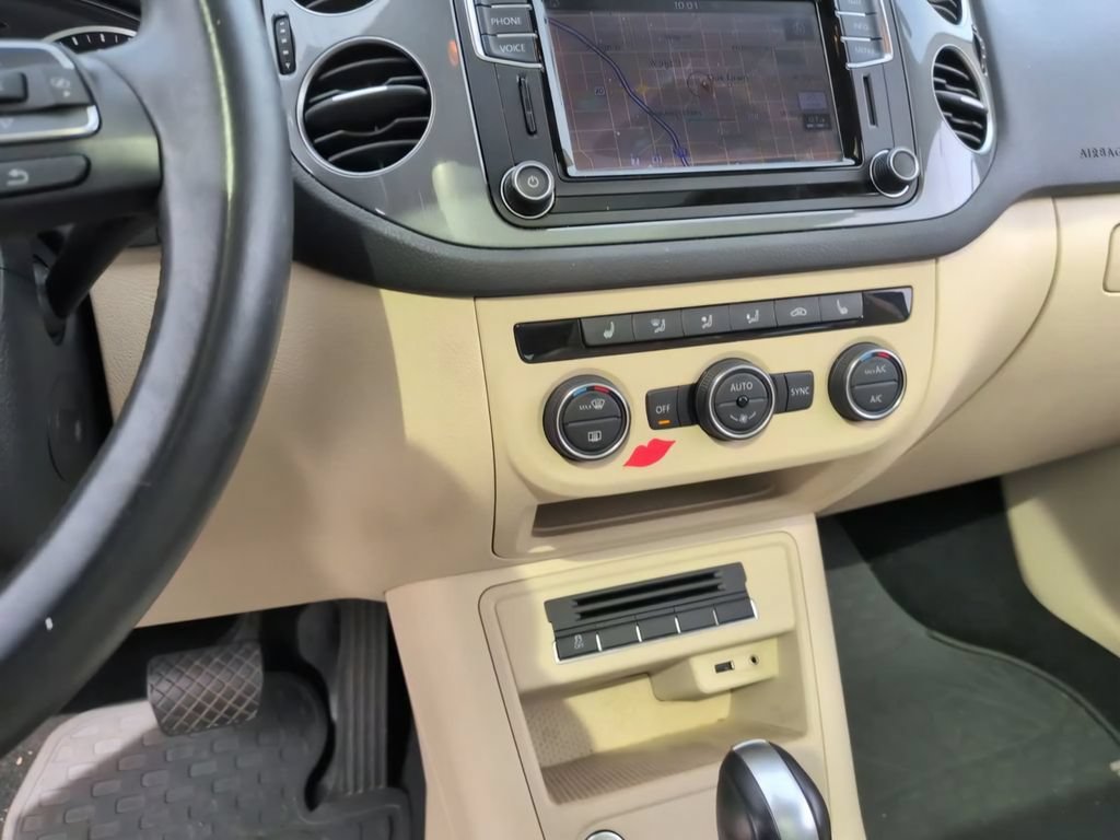 Used 2017 Volkswagen Tiguan SEL FWD image 26