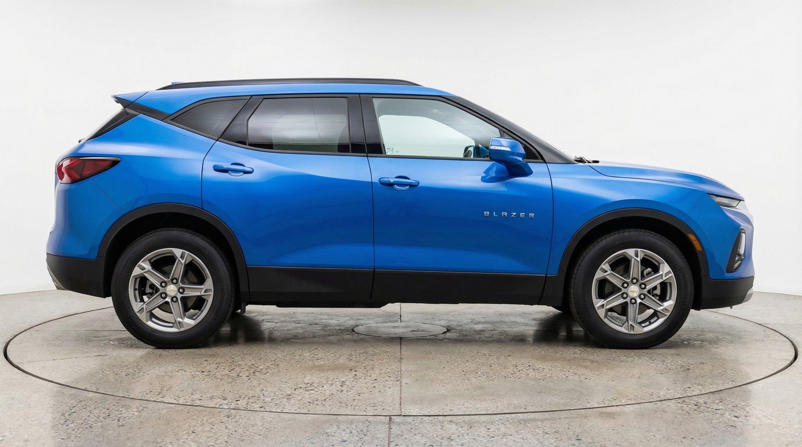 Used 2025 Chevrolet Blazer LT FWD image 11