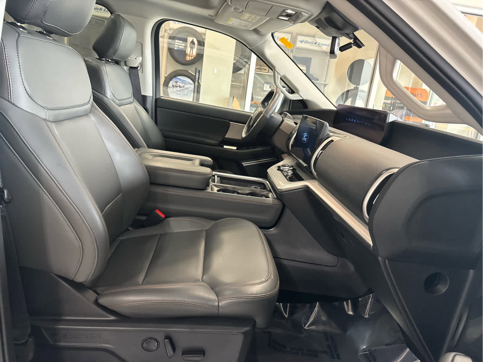Used 2025 Ford Expedition Active AWD/4WD image 35