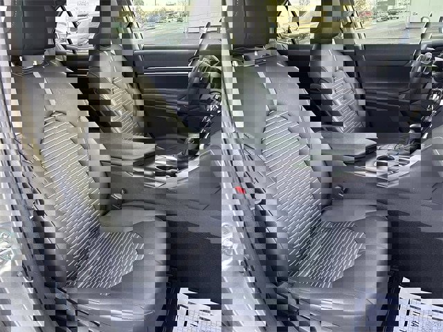 Used 2024 Toyota Camry SE image 30