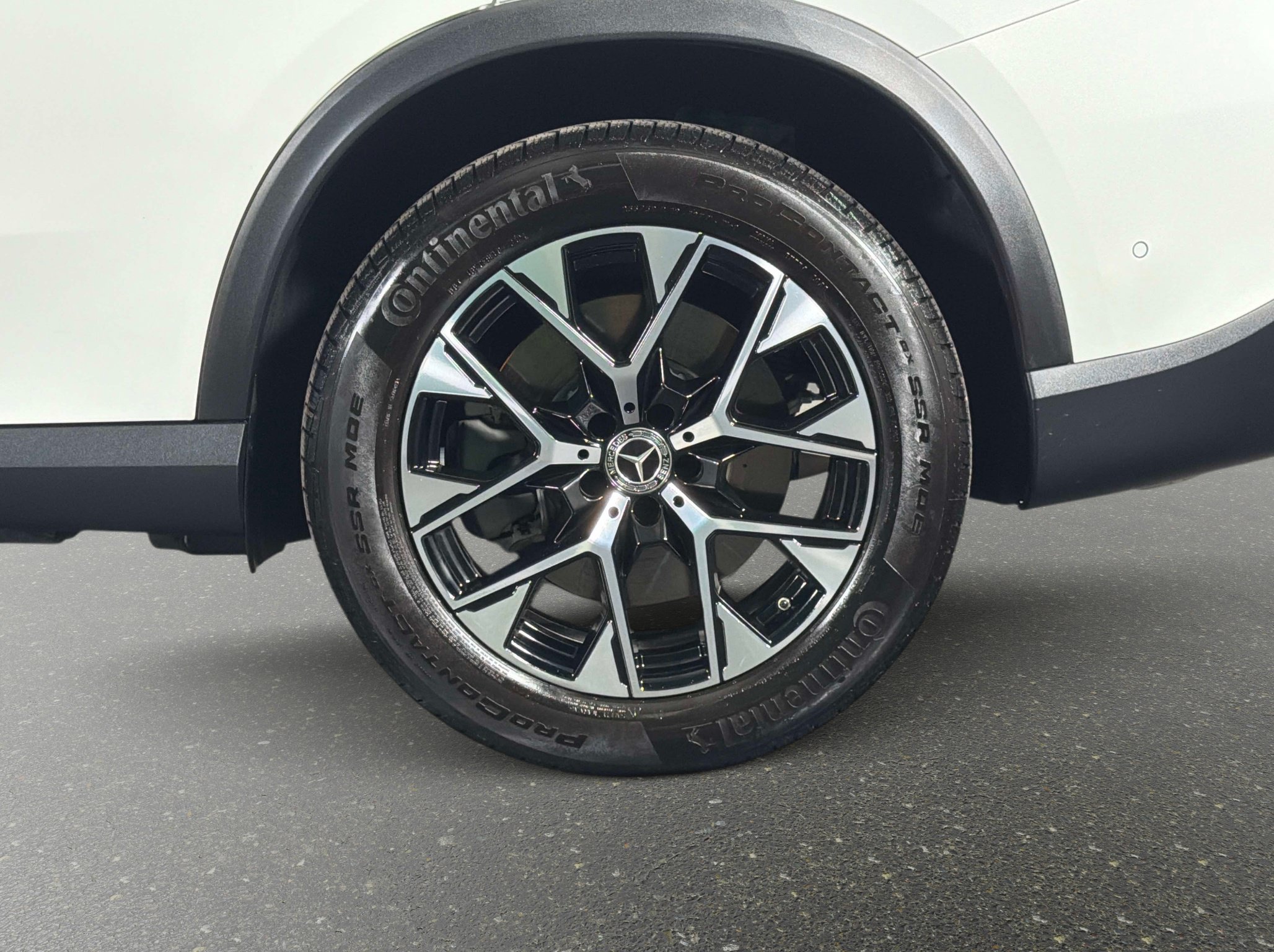 Used 2025 Mercedes-Benz GLC 350e 4MATIC image 13
