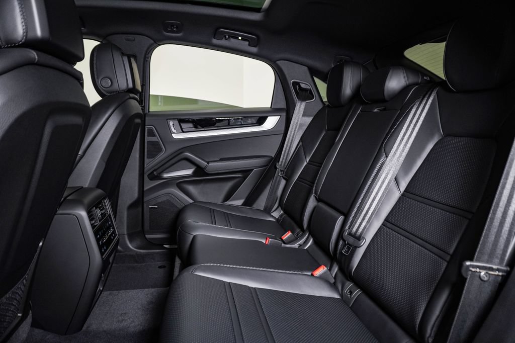 New 2026 Porsche Cayenne Coupe AWD/4WD image 17