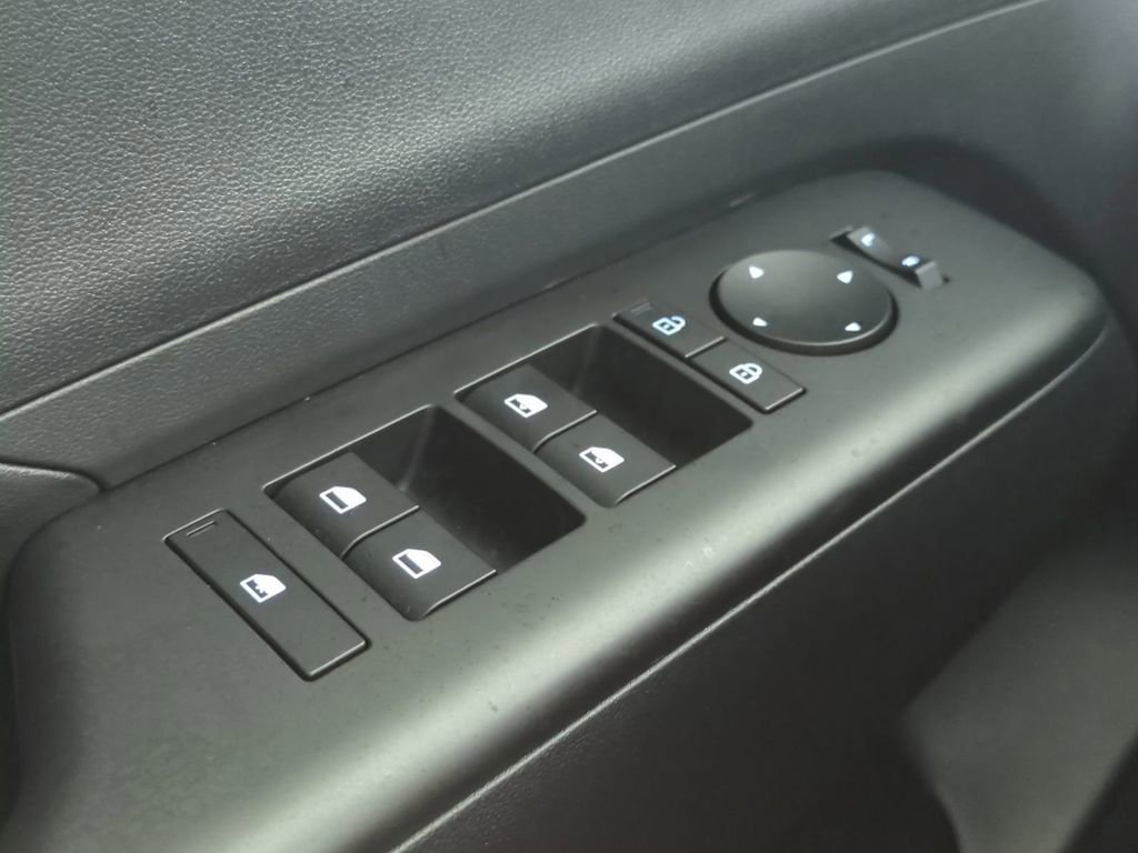 Certified 2025 Hyundai Kona SEL image 30