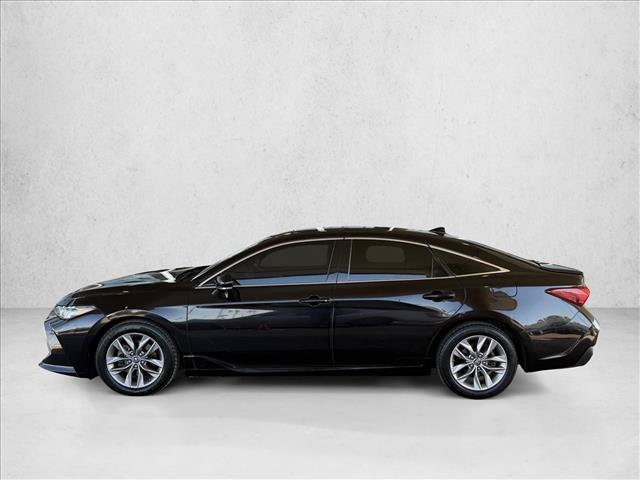 Used 2019 Toyota Avalon XLE w/ Moonroof Package FWD image 2