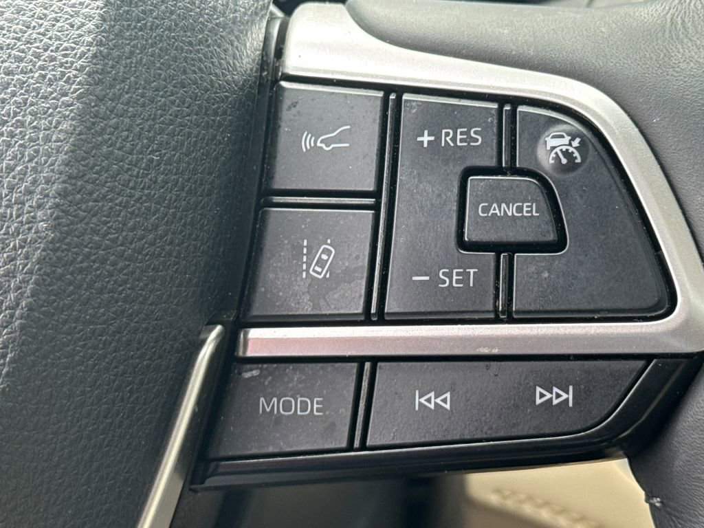 Used 2024 Toyota Highlander Platinum image 26