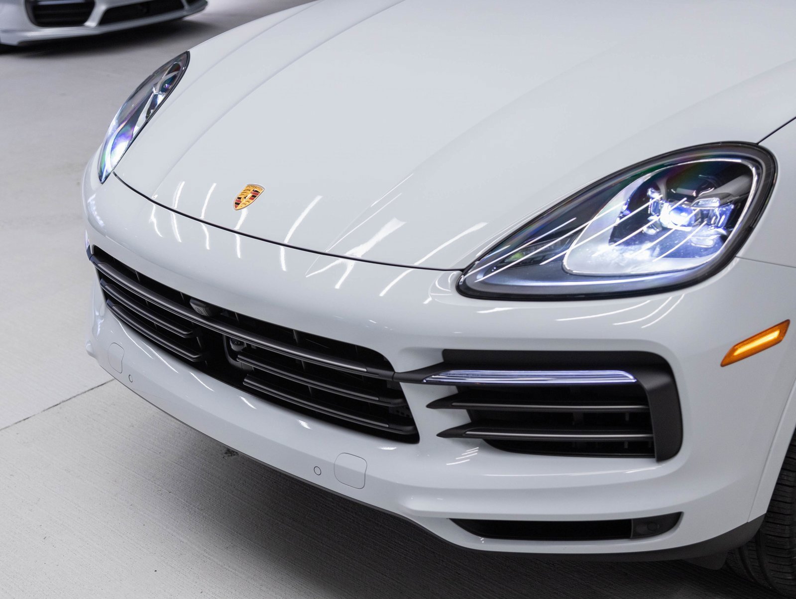 Certified 2023 Porsche Cayenne Platinum Edition image 34
