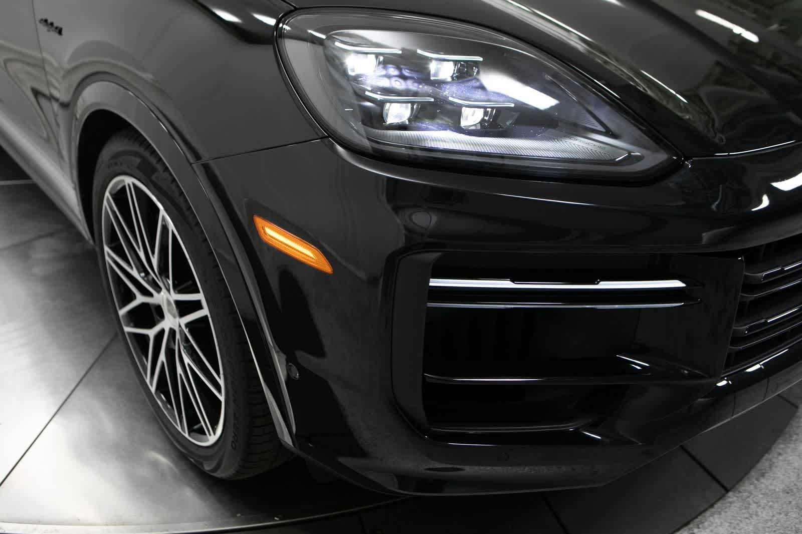 Certified 2025 Porsche Cayenne Turbo AWD/4WD image 12
