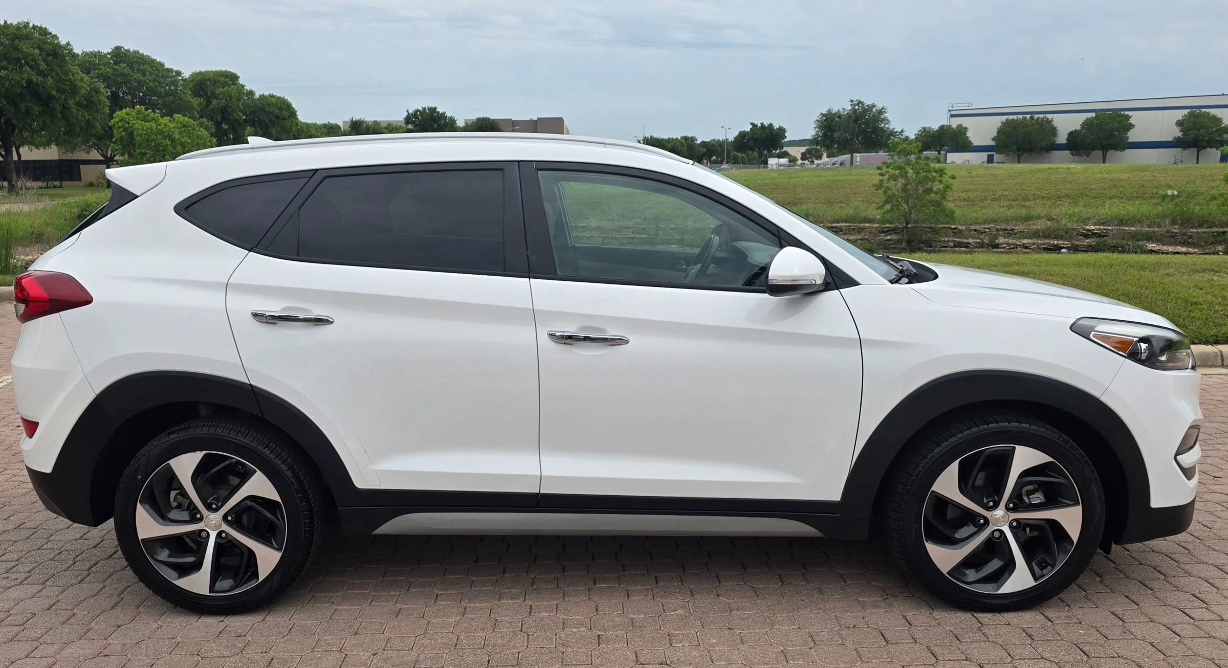Used 2017 Hyundai Tucson Limited w/ Cargo Package FWD image 8