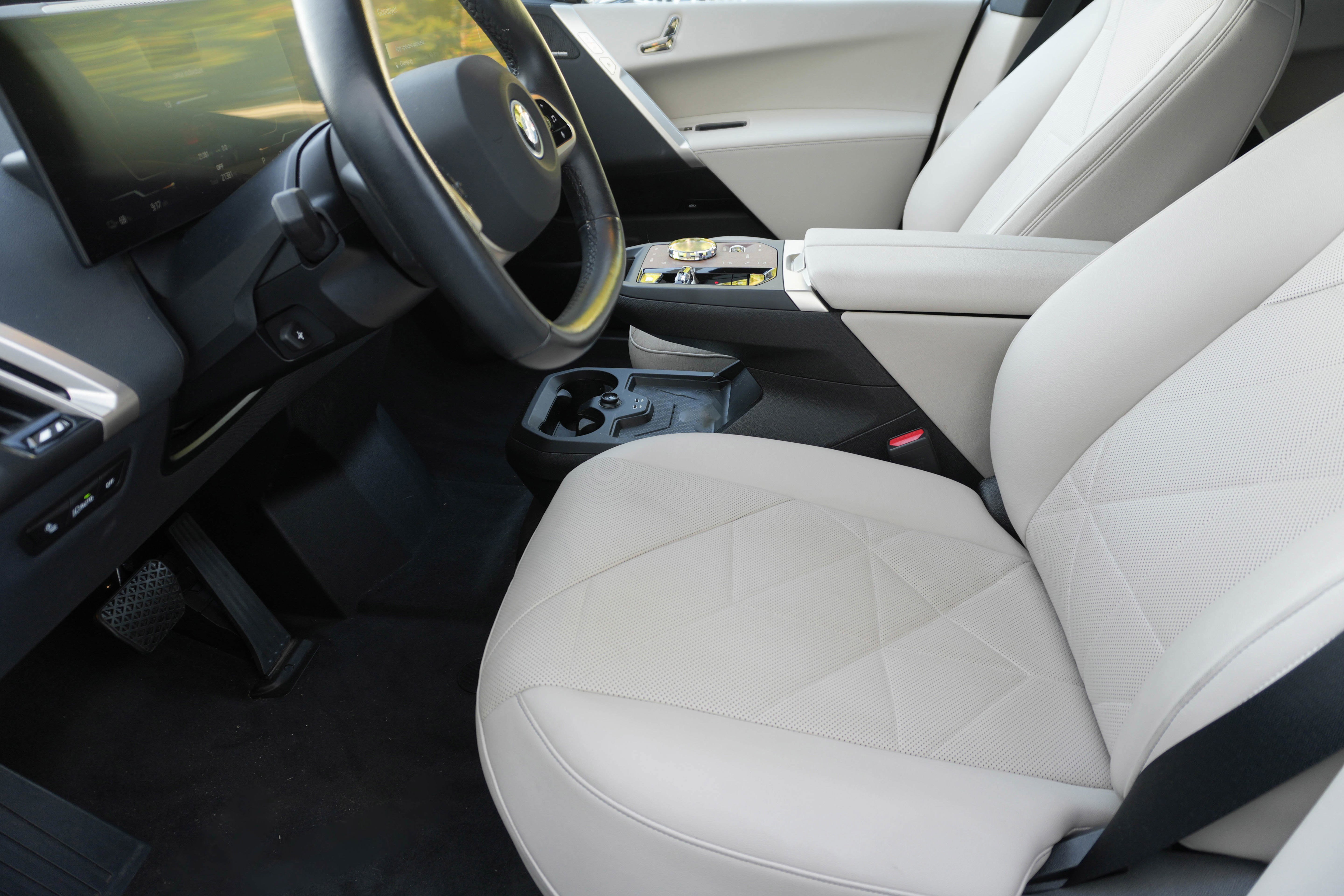 Certified 2023 BMW iX xDrive50 w/ Ultimate Package image 12