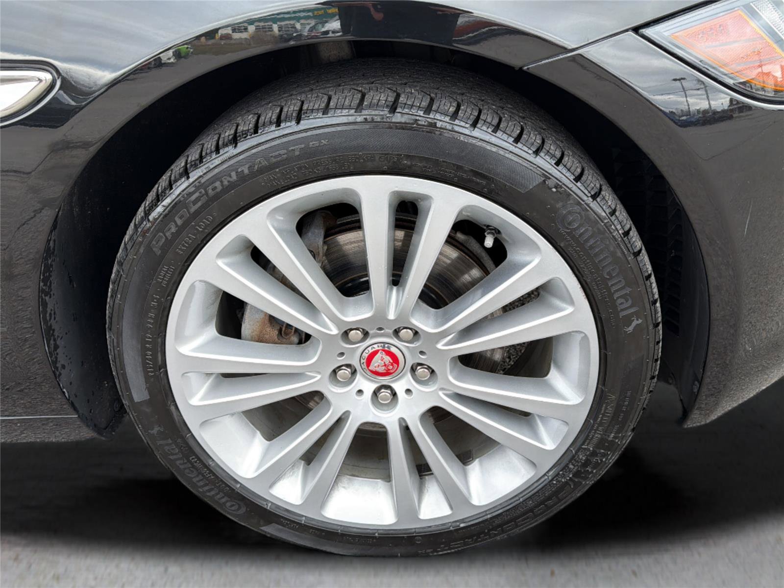 Used 2020 Jaguar XF Premium image 37