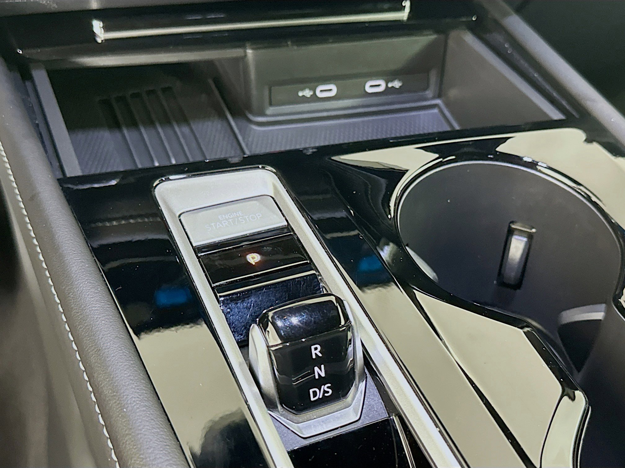 Used 2025 Volkswagen Atlas Cross Sport SE image 25