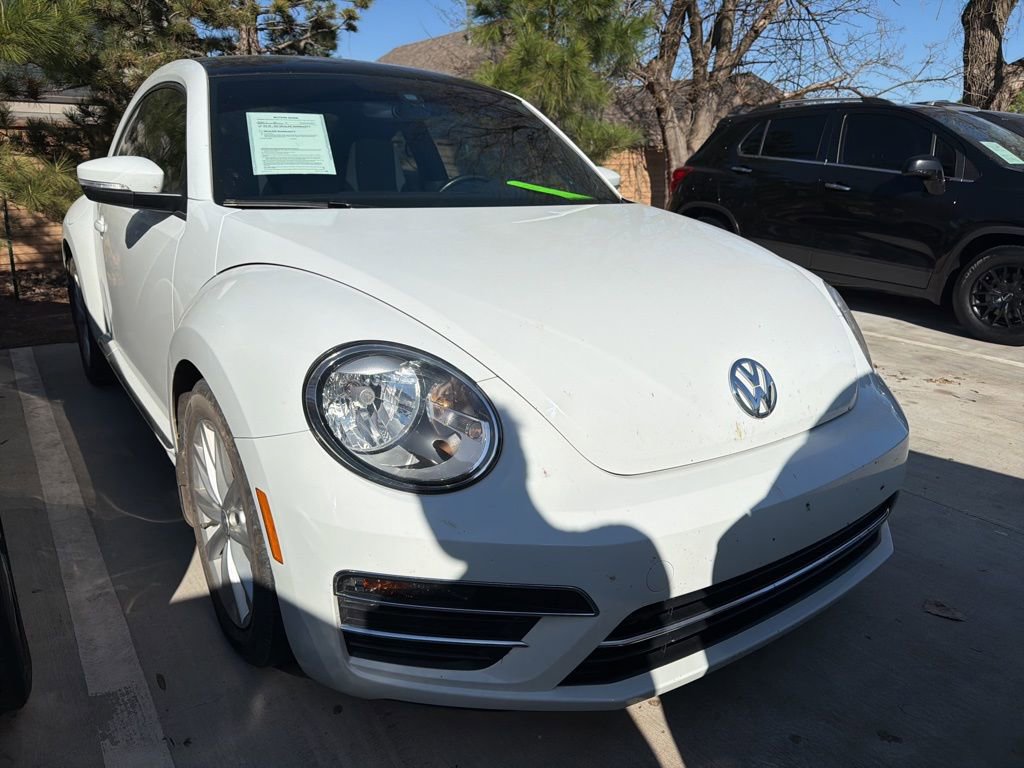 Used 2019 Volkswagen Beetle 2.0T SE image 2